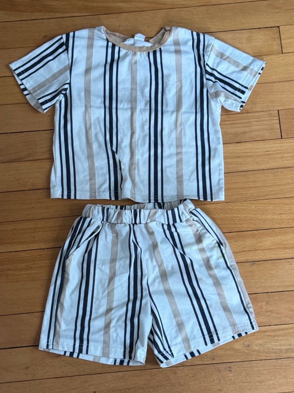 SHEIN Kids Casual Stripe Shorts Set - 3T